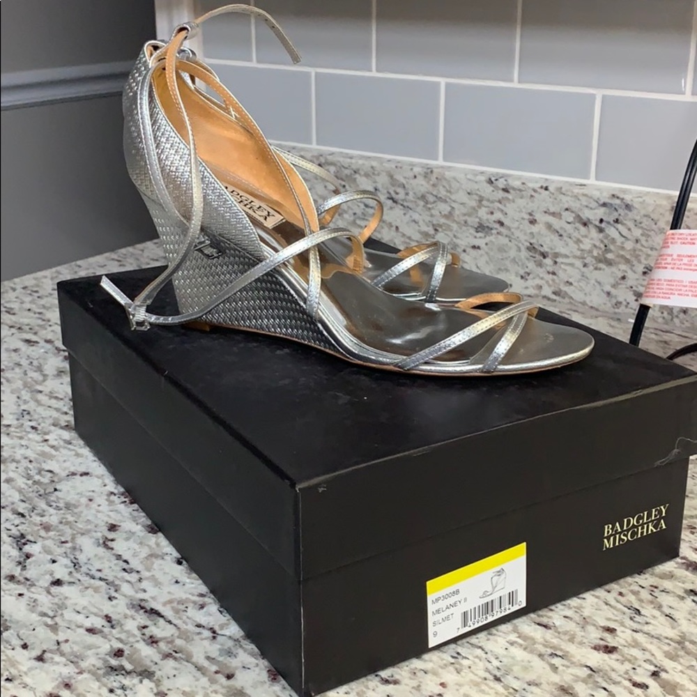 Badgley Mischka Melaney II Silmet Silver Wedge